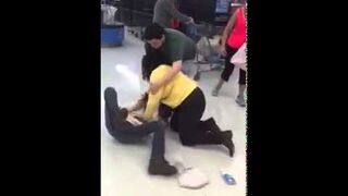 Kobiety biją się na zakupach. Teksas