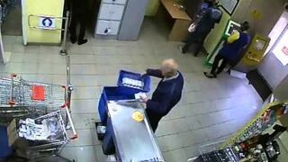 Czterokrotnie próbował ukraść flaszkę ze sklepu