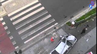 Pirat drogowy jadący BMW parkuje na latarni