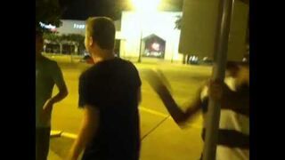 Żarcik z liściem i znak drogowy