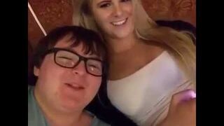 "Patrzcie na moją dziewczynę"