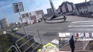 Tarnów: Szalał motocyklem w centrum handlowym