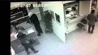 Zignorowany napadł na bank
