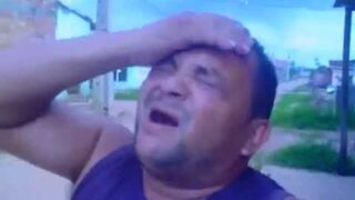 Usuwanie zęba za pomocą cegły