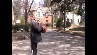 Niesamowite triki koszykarskie dwóch małolatów!