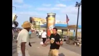 Uliczny sprzedawca nokautuje cwaniaczka