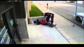 Kanadyjski policjant kopie bezdomnego