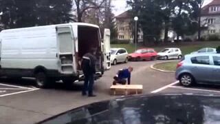 Kiedy kurier się spóźni... Mocno zdenerwowany klient