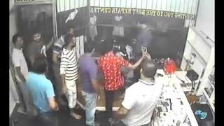 Przyłapany na kradzieży dostaje niezły wycisk