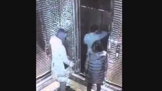 Tak się wsiada do windy. idiota!