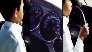 Dzieciak jedzie samochodem 200km/h