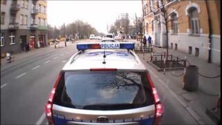 Tak jeżdżą policjanci - Bez trzymanki