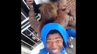 Dziewczyna bije się z matką, a ten kręci film...