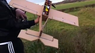 Aerodynamika? Samolot z kartonu!