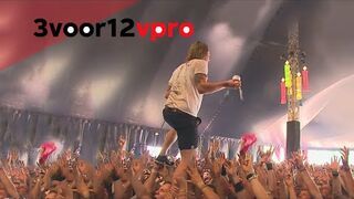 John Coffey łapie piwo na koncercie!