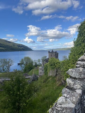Szkocja, ruiny Urchadain i Loch Ness